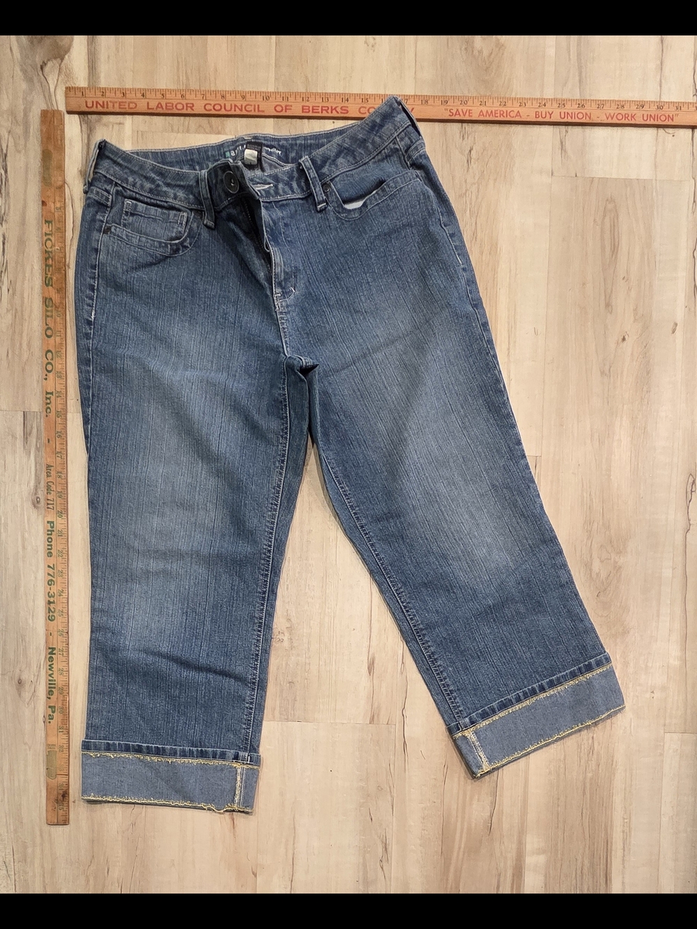 Apt. 9 Medium Blue Cropped Jeans with Cuffed Hem